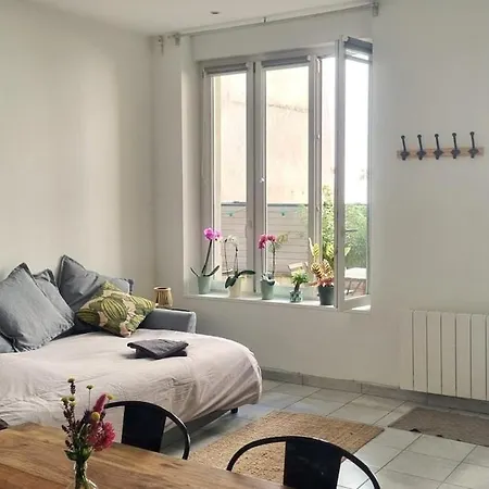 Quiet City-center Terrace Daire *